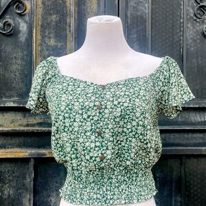 MONTEAU Los Angeles Green Floral Smocked Cropped Button Up Top Size M